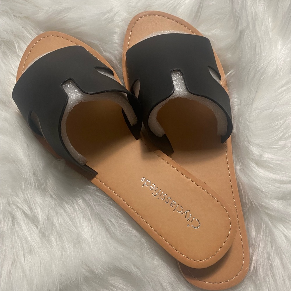Sandals - Picture 2 of 2